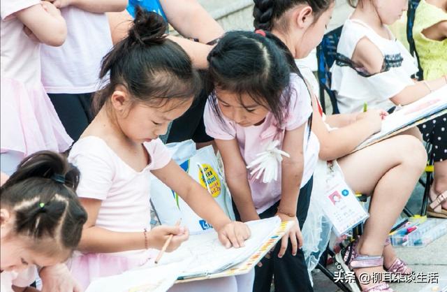 结婚时，男方出彩礼、买房、买车，女方的价值在哪里？