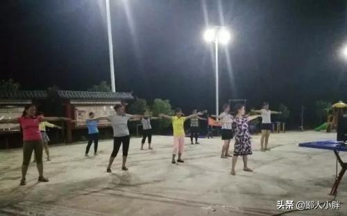 父亲没有退休金,天天住我家,经常要钱买车厘子,老婆很烦怎么办?