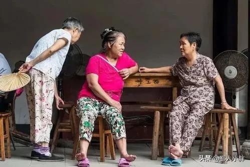 父亲没有退休金,天天住我家,经常要钱买车厘子,老婆很烦怎么办?