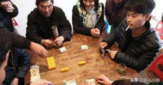 父亲没有退休金,天天住我家,经常要钱买车厘子,老婆很烦怎么办?