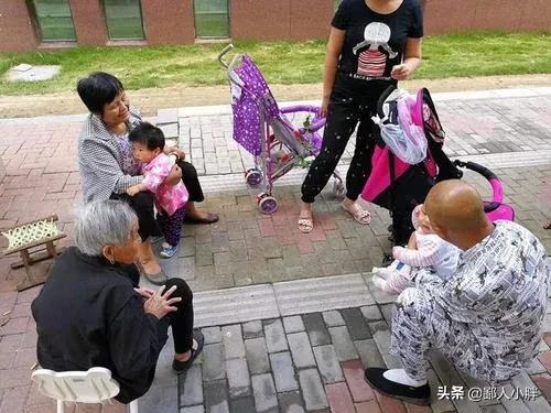 父亲没有退休金,天天住我家,经常要钱买车厘子,老婆很烦怎么办?