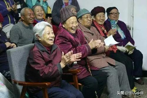 父亲没有退休金,天天住我家,经常要钱买车厘子,老婆很烦怎么办?