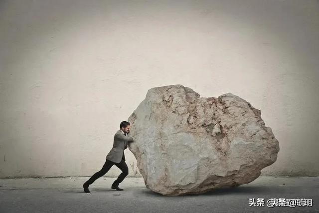 老婆马上就要生了，而我父亲又刚去世，我要马上回去照顾老婆么？