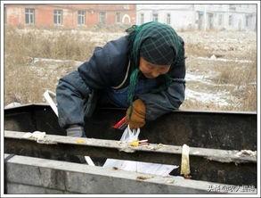 为什么很多小区老人喜欢翻垃圾?