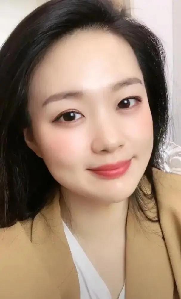 四十多岁的女人,怎么能让自己显得不像一个大妈?