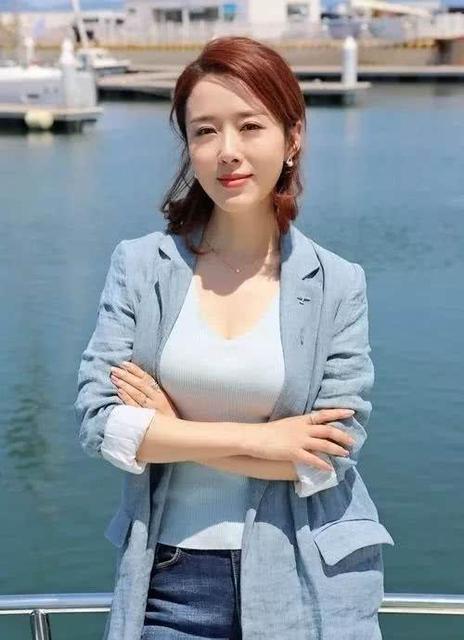 四十多岁的女人,怎么能让自己显得不像一个大妈?