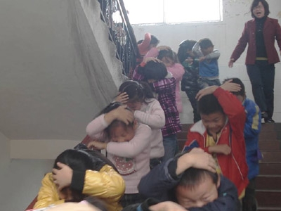 高层火灾儿童自救方法