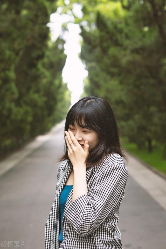 现在冬天,为什么感觉穿靴子和打底袜的女人不多了?