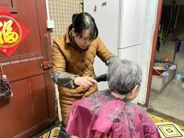 长期爱存钱的人，后来都怎么样了？