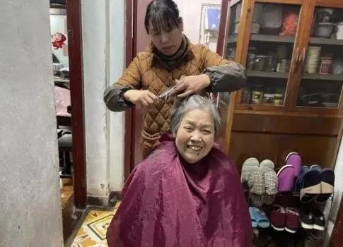 长期爱存钱的人，后来都怎么样了？
