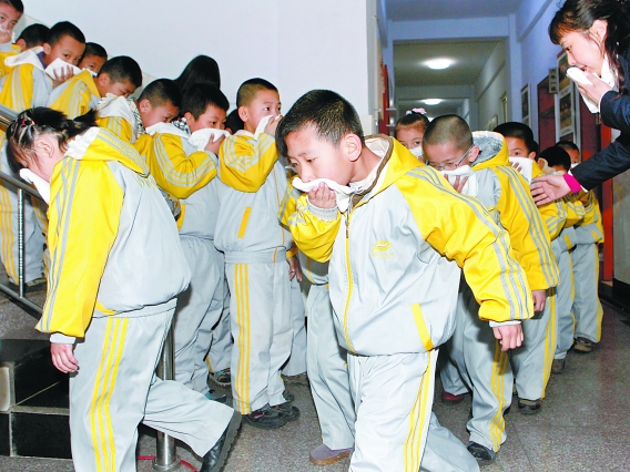 小学生如何火灾逃生