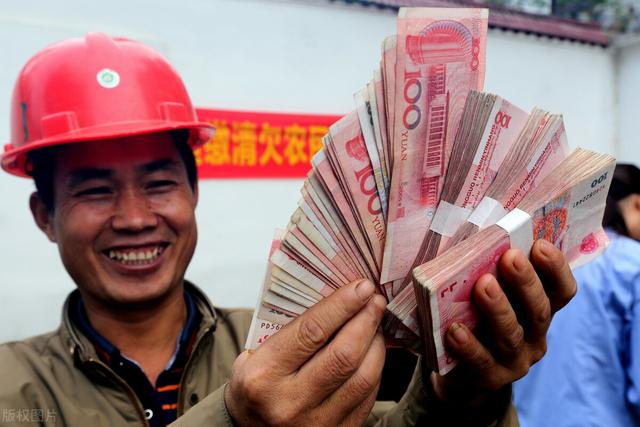 老公月收入7500，我要求他每年必须存下10万元，可行吗？