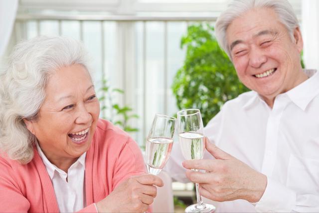 现在中老年人都反感家里来客，为什么？