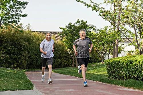 多数五六十岁的男人生命中只剩下运动和健身了吗？