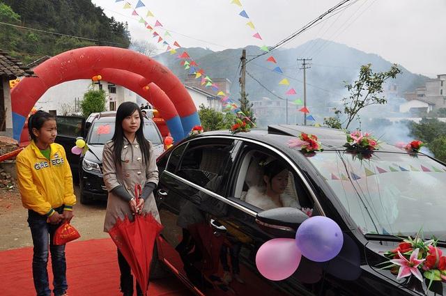 为什么有些农村人宁愿老了没钱养老,也要花光一辈子的积蓄为儿子天价彩礼娶媳妇?