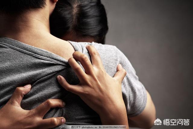 如果一个男性，每天时刻想着一个女性，而且这种感觉越来越强烈，他是怎么了？