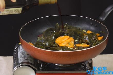 海带豆腐汤的制作方法 海带豆腐汤的做法