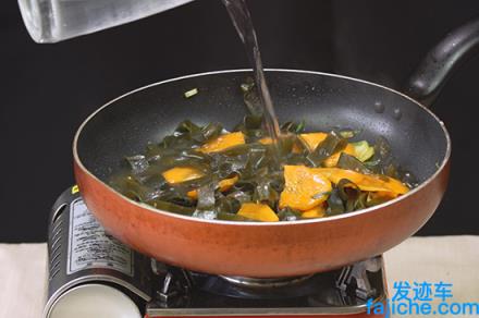 海带豆腐汤的制作方法 海带豆腐汤的做法