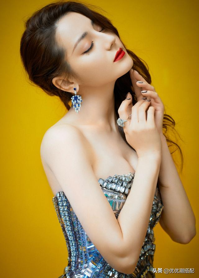 如何穿搭出高级的性感,恰到好处的撩?