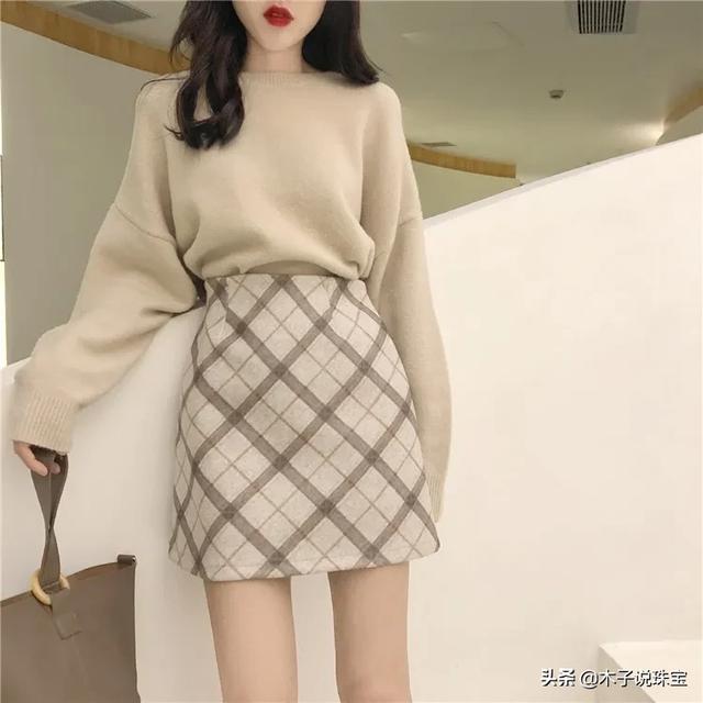 肉色打底袜丑吗？怎么搭配好看？