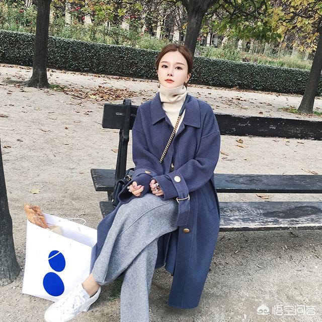 女生大衣里面都穿什么样的打底衫呢？