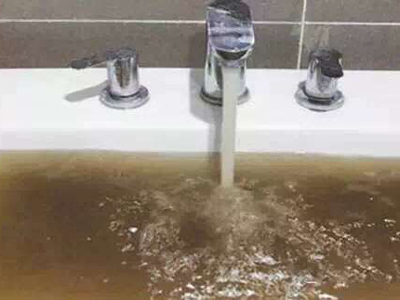 自来水有异味的原因