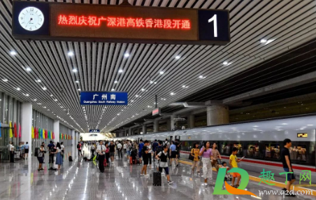 为什么12306一出来就没票 12306是分批放票吗