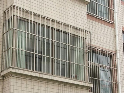 防盗网垫什么材料