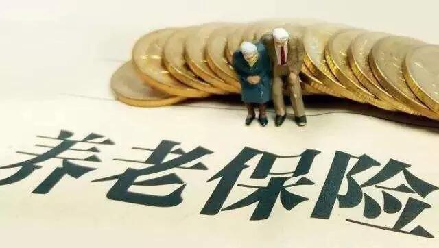父亲老了,我应该给他买个养老保险还是我自己每个月给他生活费?