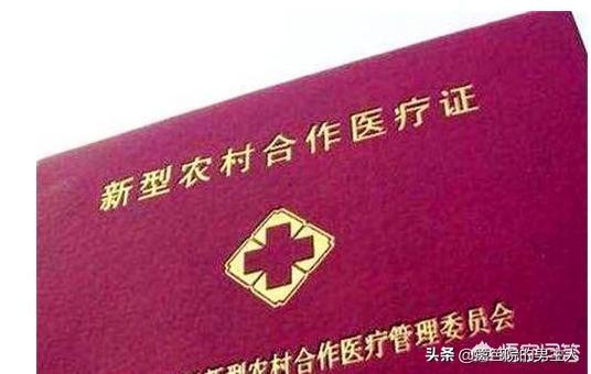 请问农村户口的农民，长期居住在本市，能缴城市医保吗？老人年龄大了，回村里看病不方便咋办？