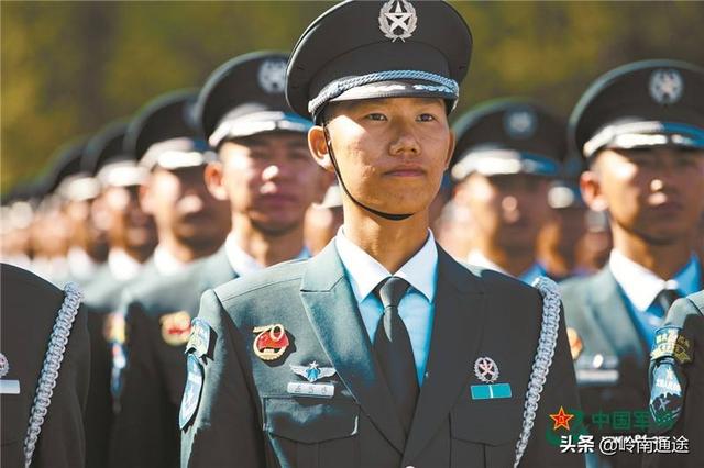 是去军队文职工作好还是去当公务员好？为什么？