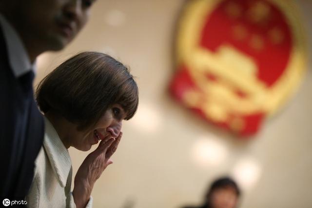 法院判决离婚了还要不要去民政局拿离婚证?不拿离婚证是不是无效?