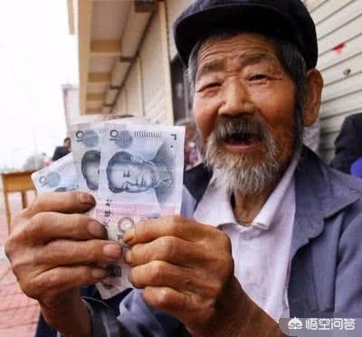 对于农村80岁以上的农民,国家有高龄补贴吗?补贴的标准是统一的吗?在哪里领得到?