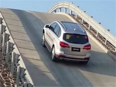 自动挡爬坡溜车