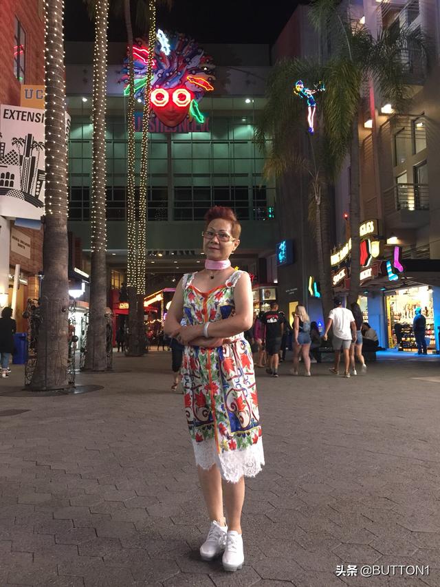 在上海遇到一个60多岁的新潮大叔,裤角窄窄的,过于注重打扮的老男人是什么心态?