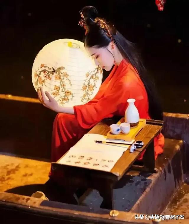 老师，根据这幅图能写出一首怎样的诗来呢？