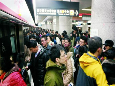 乘坐地铁如何避免拥挤致伤