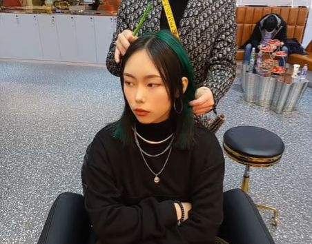 刚染完发带染能不能扎头发 发带染扎起来好看吗