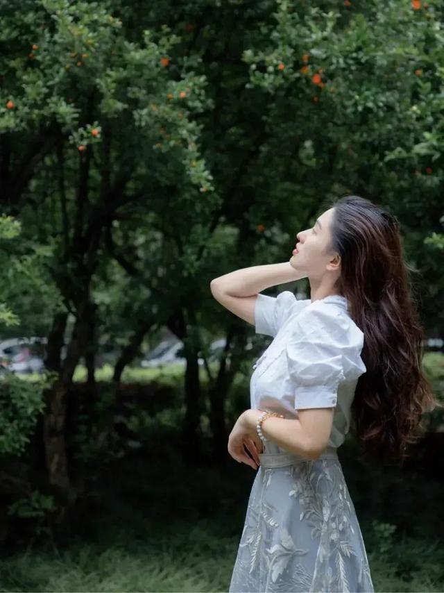现在社会都在向钱看都以钱为主，钱这个东西到底该不该继续存在？