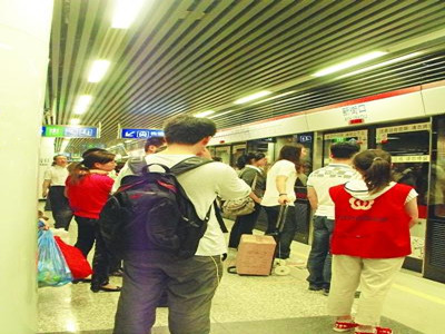 乘地铁被车门夹伤运营方承担责任吗