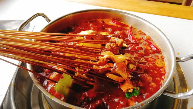 7月份退休，每月退休金9000，想搬去四川生活怎么样？