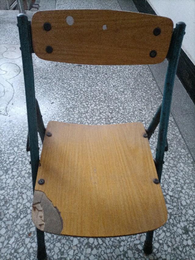 你第一次印成铅字的文章是哪一篇?在哪一年?当时是什么心情?
