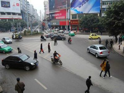 乱穿马路属于交通违法行为吗