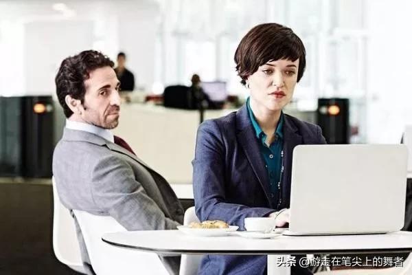 医院有的人还没到自己的号,就进诊室偷窥别人隐私,你怎么看?