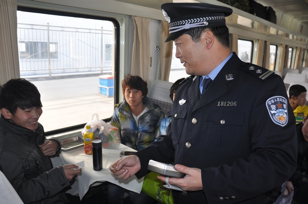 这些乘车被盗经历 乘警教你如何见招拆招!