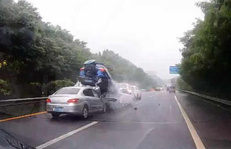 道路交通事故主要分为哪几种?