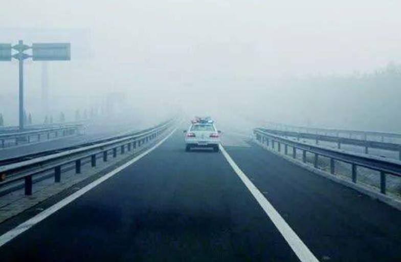 團霧天氣，駕駛車輛應注意哪些問題？