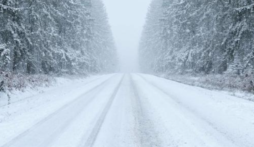 冬季雪天驾驶时,驾驶员要注意什么?