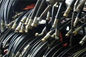 在汽車發動機回油管上如何接管放油