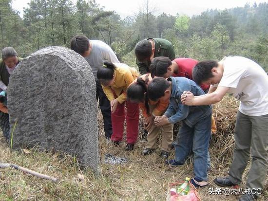 跪拜究竟是优秀传统，还是陈规陋习？